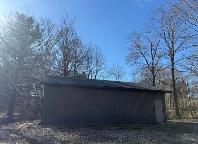 8040 W Martin Road, Three Oaks, MI 49128