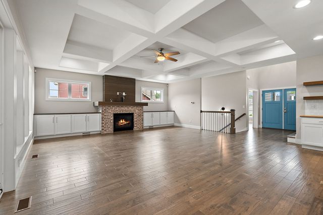 326 W Houghton Drive, Valparaiso, IN 46385