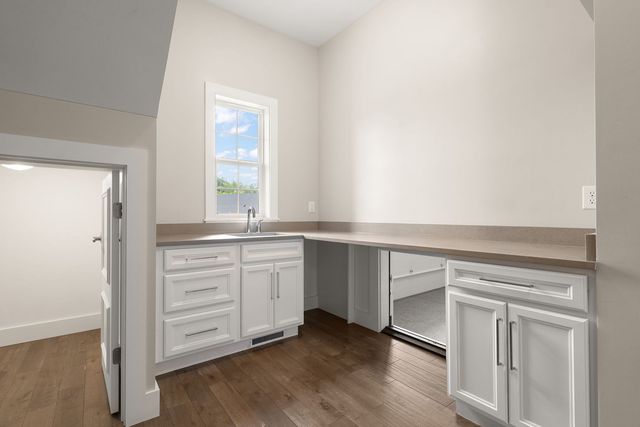 326 W Houghton Drive, Valparaiso, IN 46385