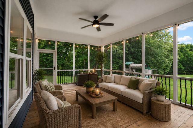 326 W Houghton Drive, Valparaiso, IN 46385