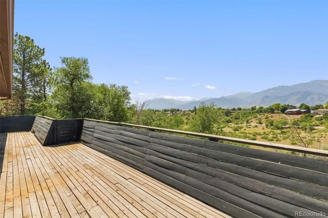 2260 Mesa Road, Colorado Springs, CO 80904