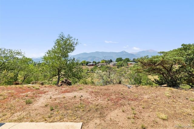 2260 Mesa Road, Colorado Springs, CO 80904