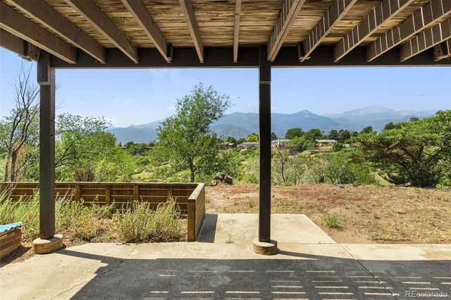 2260 Mesa Road, Colorado Springs, CO 80904