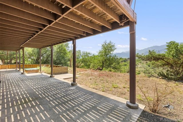 2260 Mesa Road, Colorado Springs, CO 80904