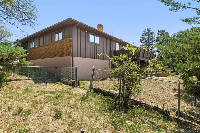 2260 Mesa Road, Colorado Springs, CO 80904
