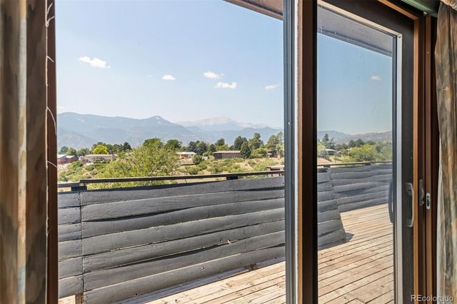 2260 Mesa Road, Colorado Springs, CO 80904