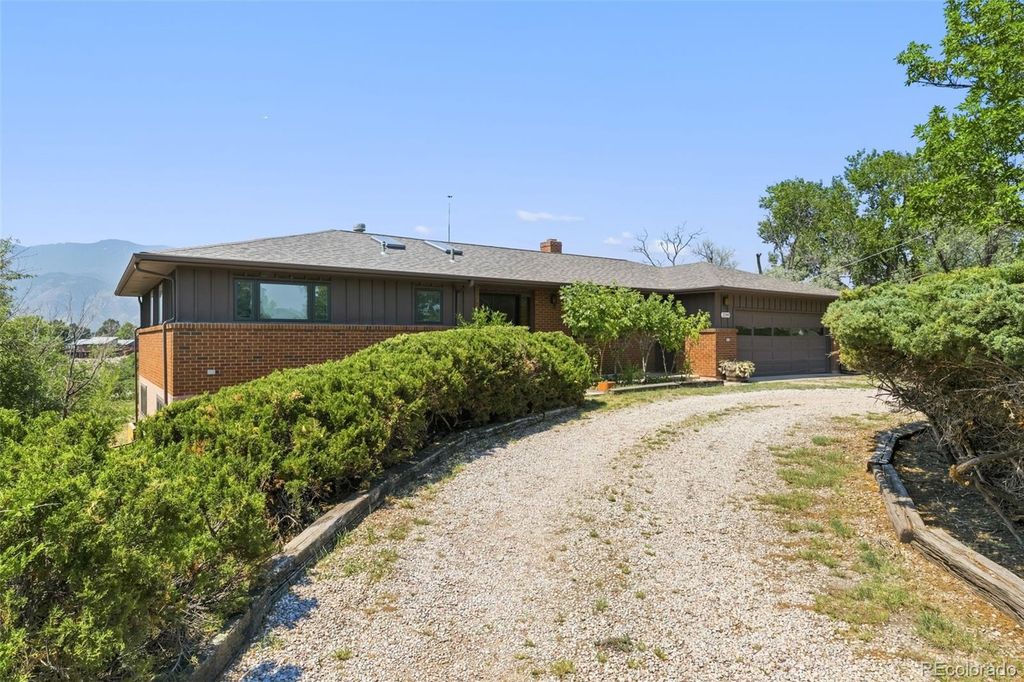 2260 Mesa Road, Colorado Springs, CO 80904