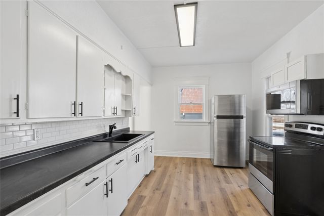 820 1st Avenue E, Newton, IA 50208