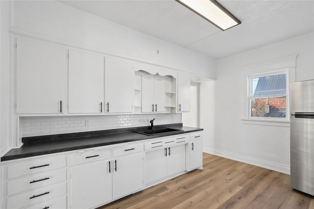 820 1st Avenue E, Newton, IA 50208