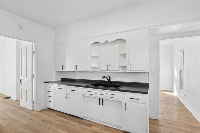 820 1st Avenue E, Newton, IA 50208