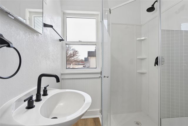 820 1st Avenue E, Newton, IA 50208