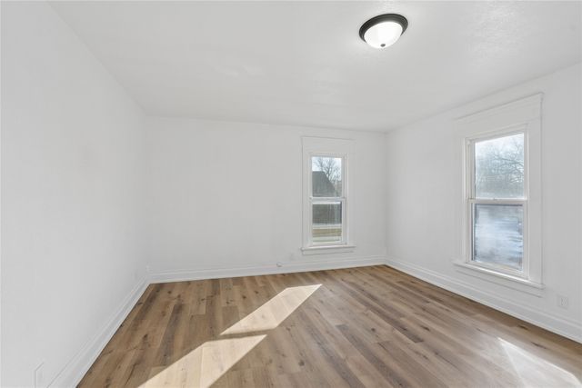 820 1st Avenue E, Newton, IA 50208