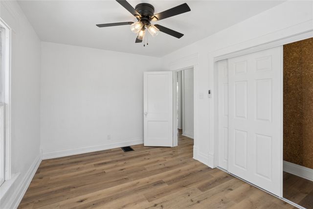 820 1st Avenue E, Newton, IA 50208