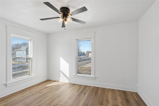 820 1st Avenue E, Newton, IA 50208