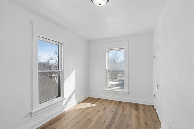 820 1st Avenue E, Newton, IA 50208