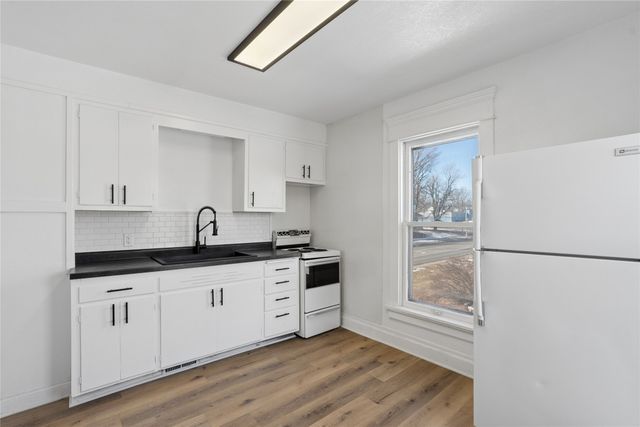 820 1st Avenue E, Newton, IA 50208