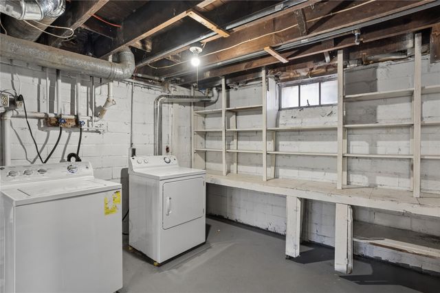 820 1st Avenue E, Newton, IA 50208