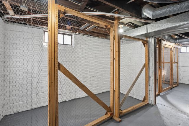 820 1st Avenue E, Newton, IA 50208