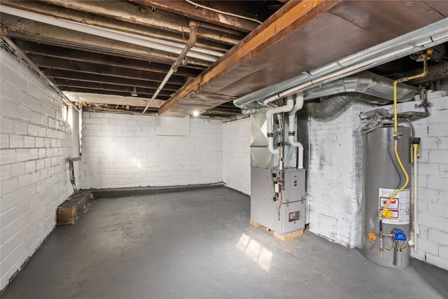 820 1st Avenue E, Newton, IA 50208