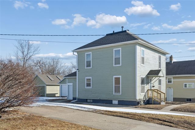 820 1st Avenue E, Newton, IA 50208