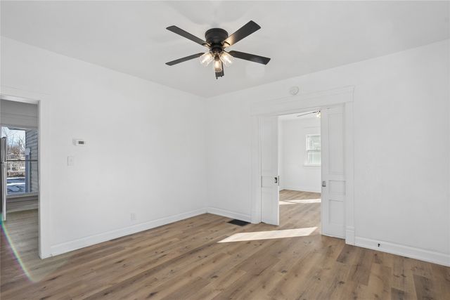 820 1st Avenue E, Newton, IA 50208