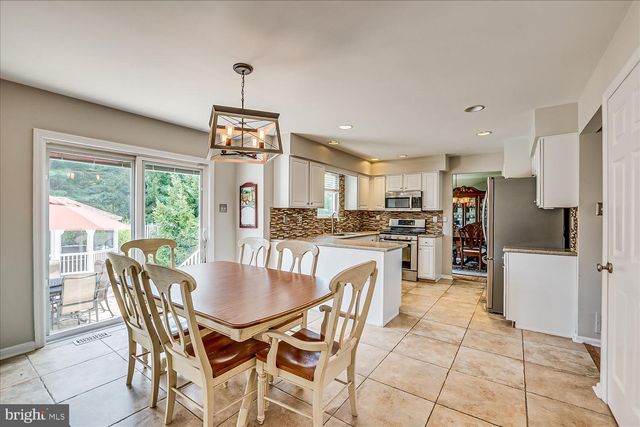 2 ACACIA AVE, Robbinsville, NJ 08691