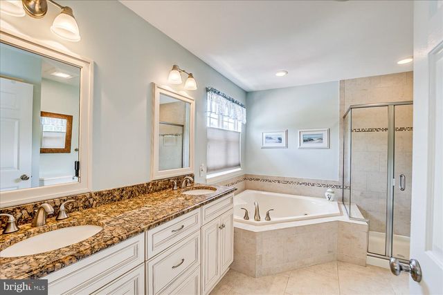 2 ACACIA AVE, Robbinsville, NJ 08691