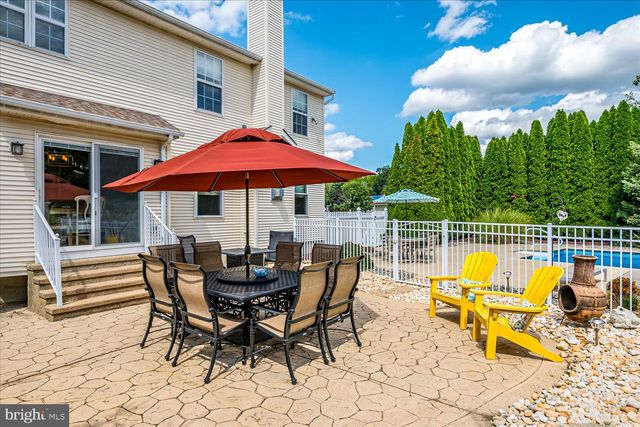 2 ACACIA AVE, Robbinsville, NJ 08691