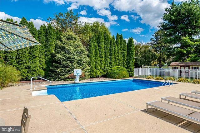 2 ACACIA AVE, Robbinsville, NJ 08691