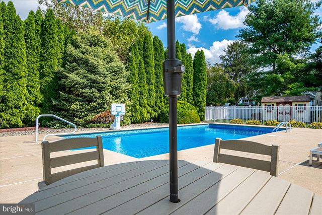 2 ACACIA AVE, Robbinsville, NJ 08691