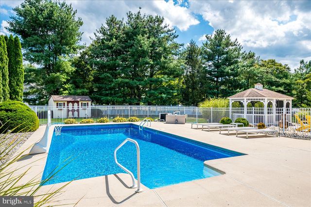 2 ACACIA AVE, Robbinsville, NJ 08691