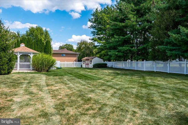 2 ACACIA AVE, Robbinsville, NJ 08691