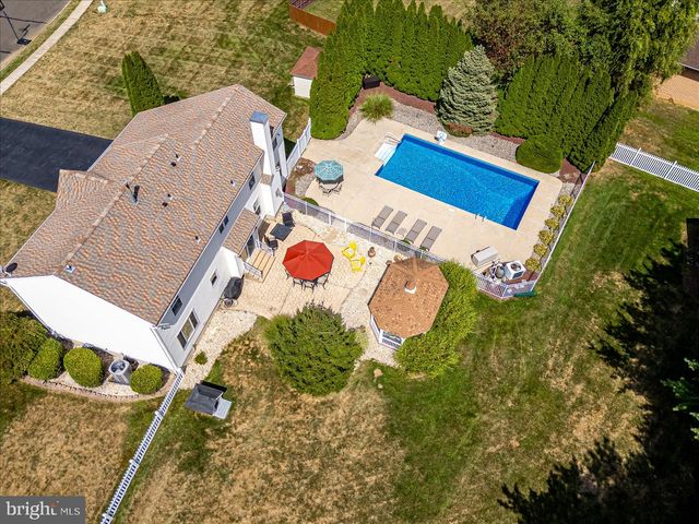 2 ACACIA AVE, Robbinsville, NJ 08691