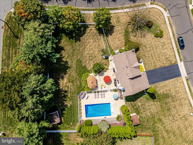 2 ACACIA AVE, Robbinsville, NJ 08691