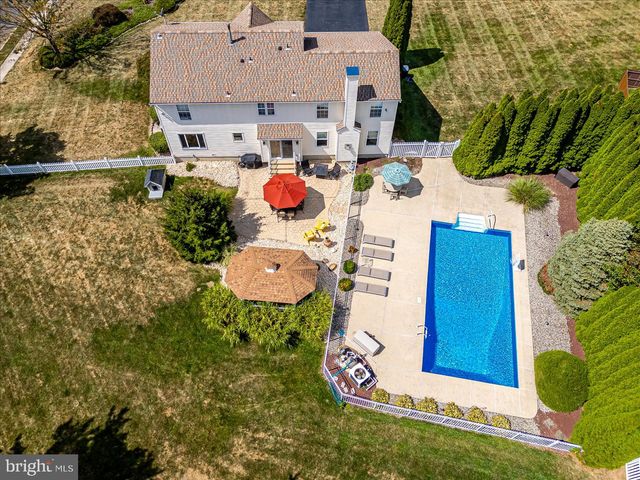 2 ACACIA AVE, Robbinsville, NJ 08691