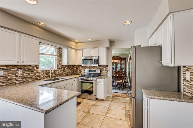 2 ACACIA AVE, Robbinsville, NJ 08691