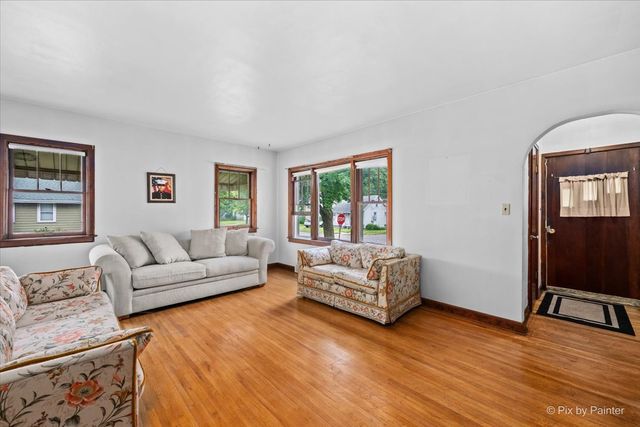 867 Clay Street, Woodstock, IL 60098