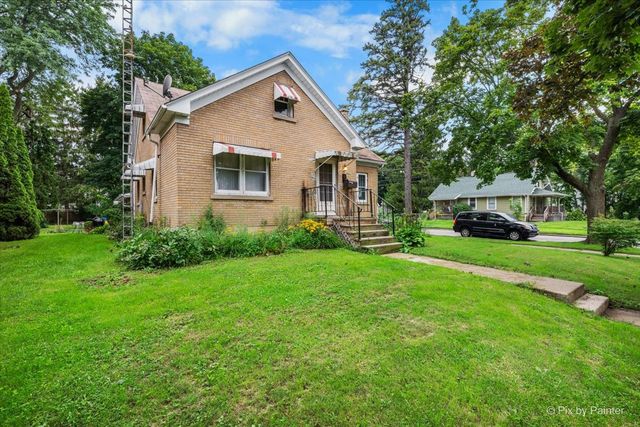 867 Clay Street, Woodstock, IL 60098
