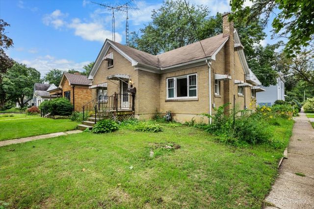 867 Clay Street, Woodstock, IL 60098