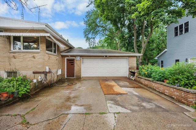 867 Clay Street, Woodstock, IL 60098