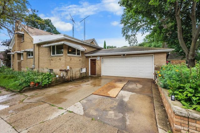 867 Clay Street, Woodstock, IL 60098