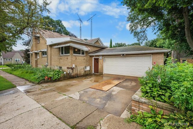 867 Clay Street, Woodstock, IL 60098