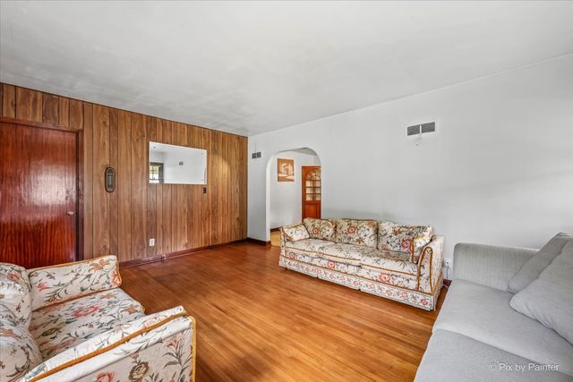 867 Clay Street, Woodstock, IL 60098