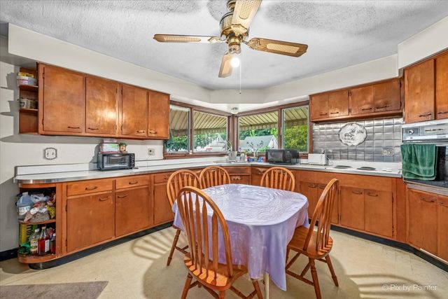 867 Clay Street, Woodstock, IL 60098