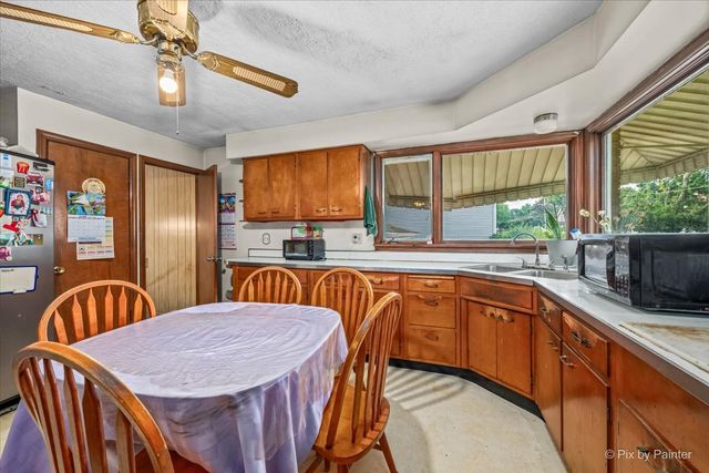 867 Clay Street, Woodstock, IL 60098