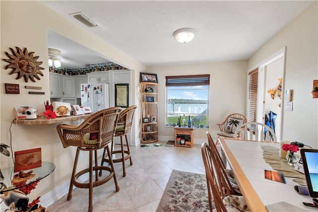 125 Pago Pago DR E, Naples, FL 34113