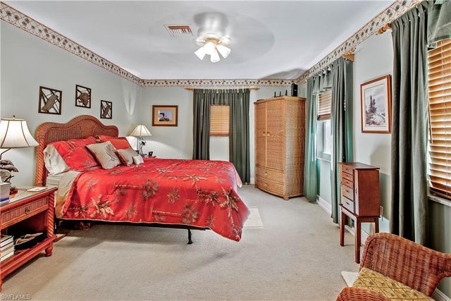 125 Pago Pago DR E, Naples, FL 34113