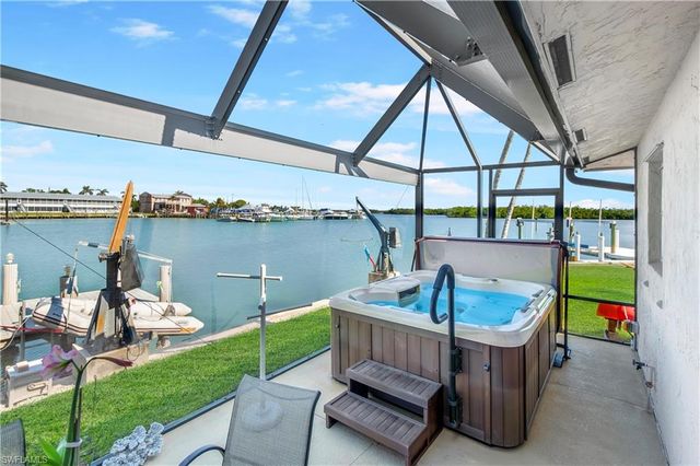125 Pago Pago DR E, Naples, FL 34113