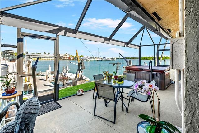 125 Pago Pago DR E, Naples, FL 34113