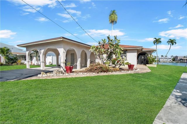 125 Pago Pago DR E, Naples, FL 34113